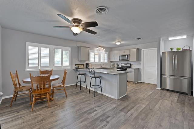 Building Photo - 1429 W Water St