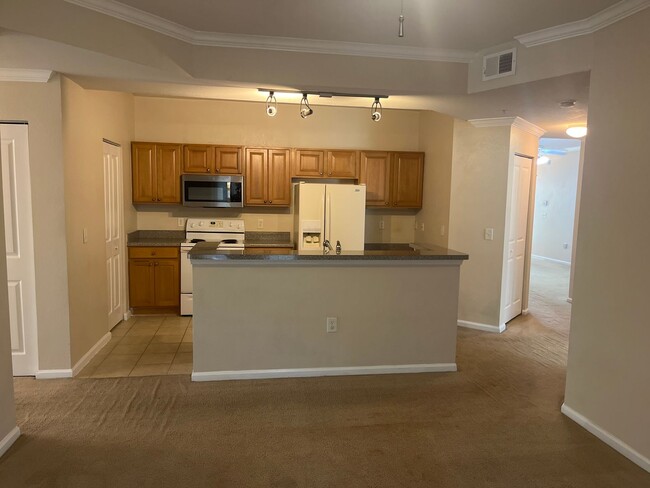 Building Photo - 3 Bedroom 2 Bath Condo - Heritage Estates ...