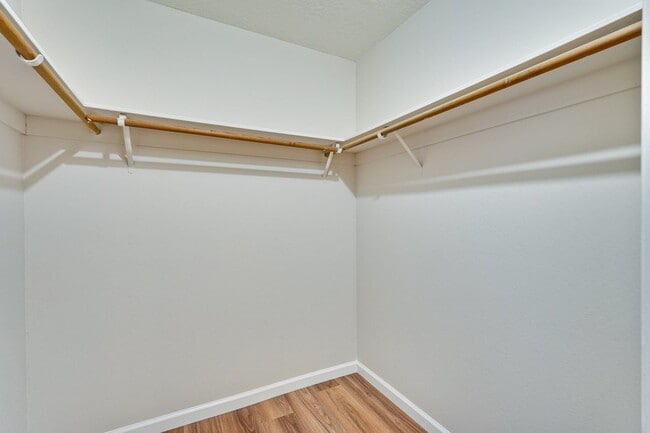 Building Photo - Newly Remodeled 3BR, 2BA, 1,117sf Duplex w...