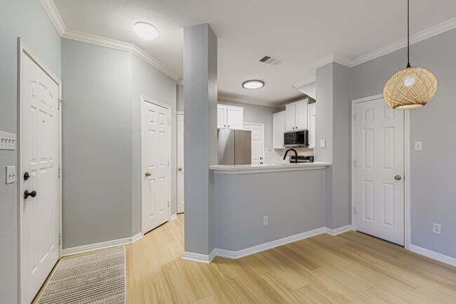 Building Photo - "Charming 3-Bed Townhouse Retreat with 151...