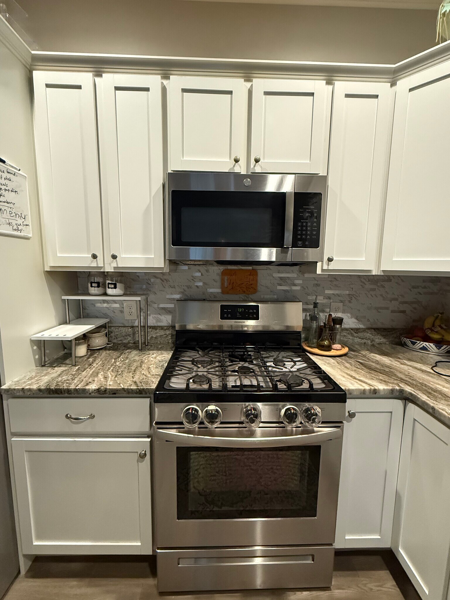 Gas range - 1 Camelia Ave