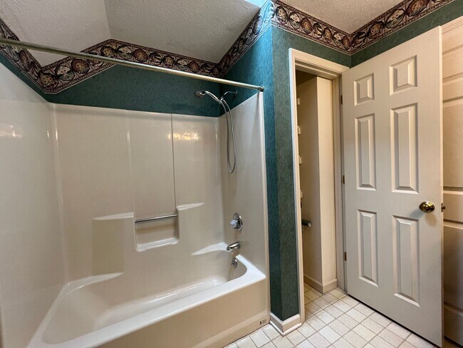 Building Photo - 720 Landing Ln