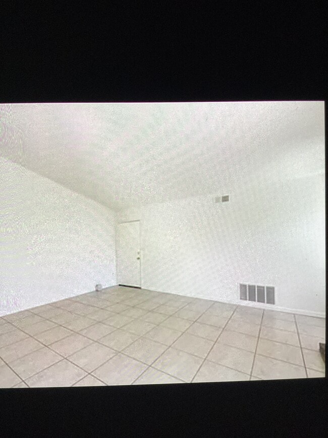 Primary Photo - 11657 Queensborough St