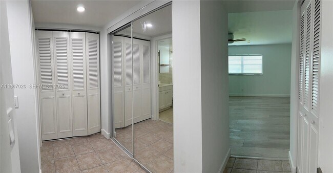 Building Photo - 5100 SW 90th Ave