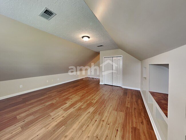 Building Photo - 210 Fox Hunt Ln