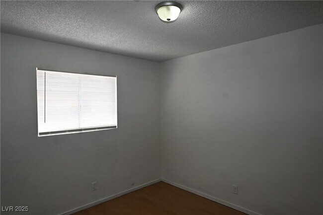 Building Photo - 2301 Stewart Ave