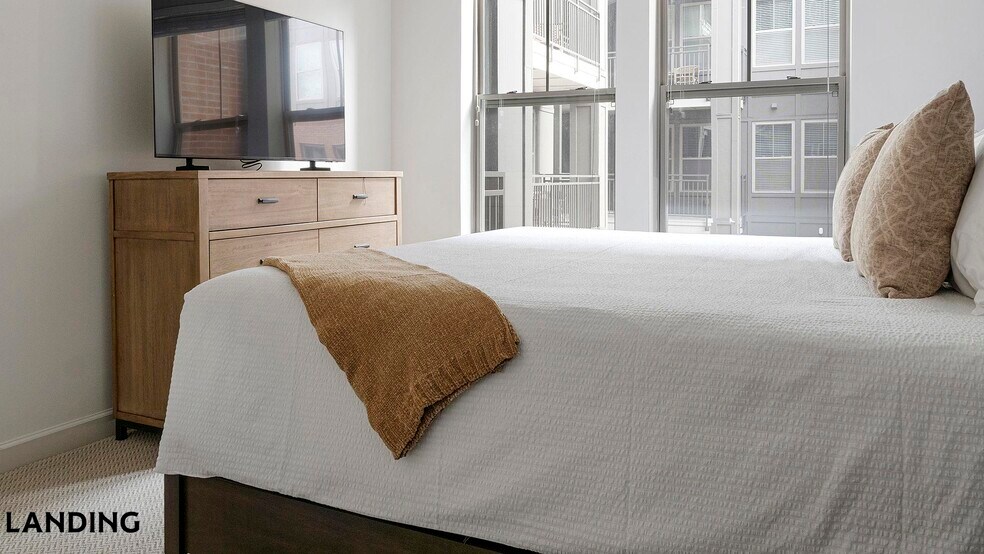 Building Photo - 2420 Peachtree Rd NW