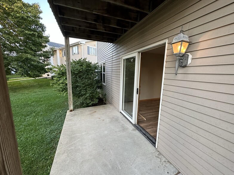 Building Photo - 2046 Cliff Alex Ct S