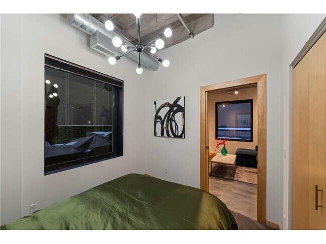 Building Photo - 601 S Marquette Ave