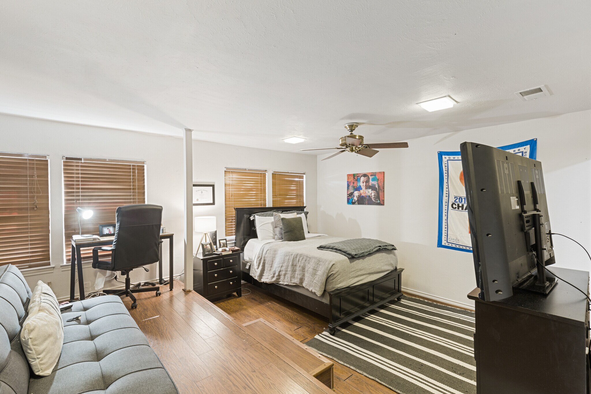 Building Photo - 3504 Corto Ave