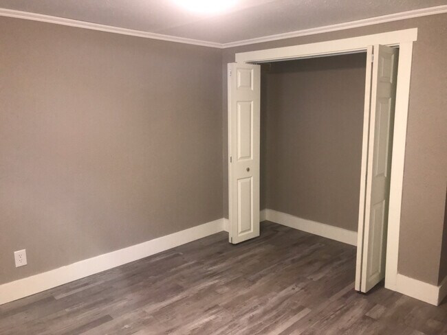 Building Photo - Gorgeous 3 bedroom, 2 bath home in great n...