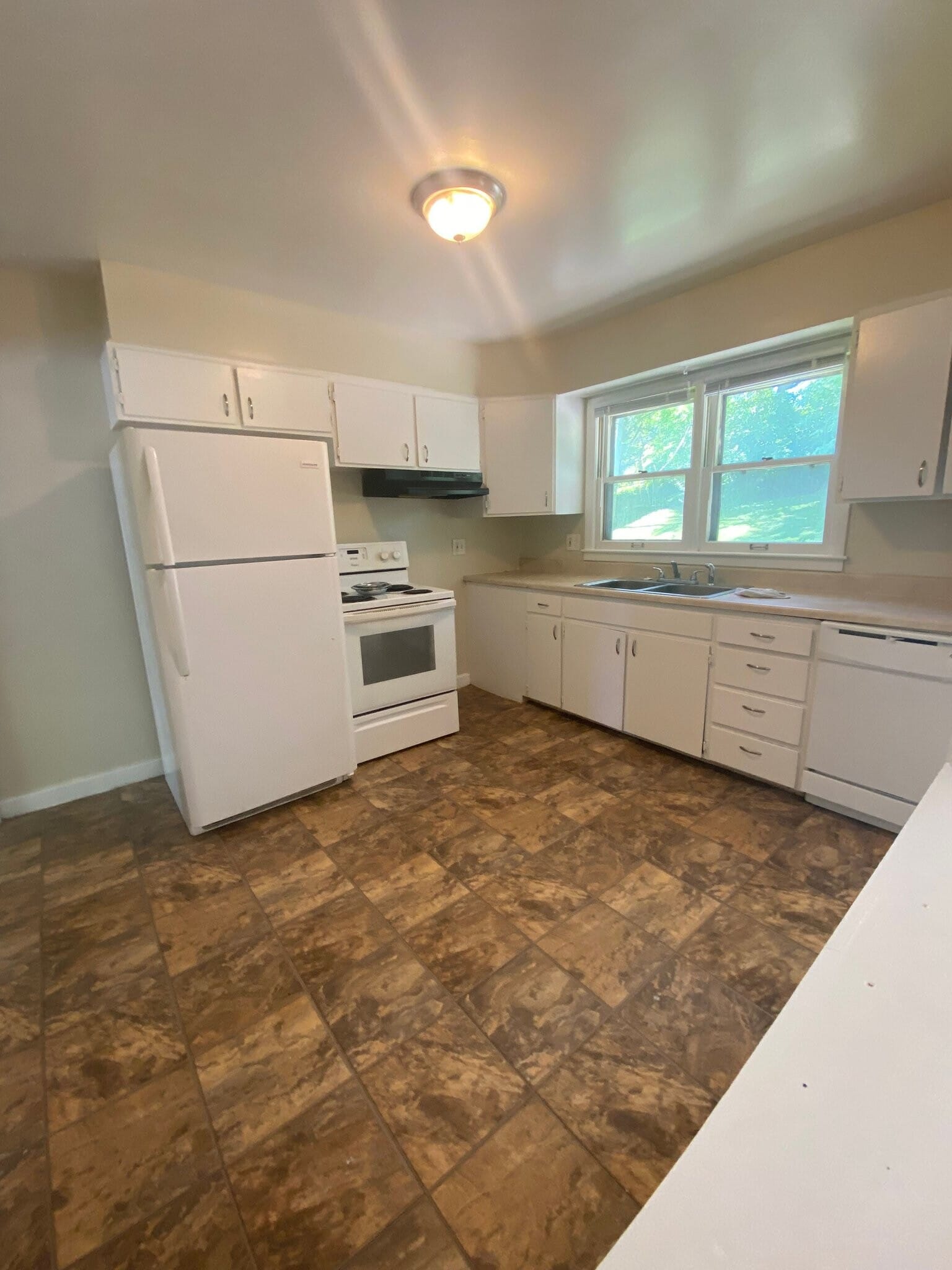 Building Photo - 6103 Fairlane Dr