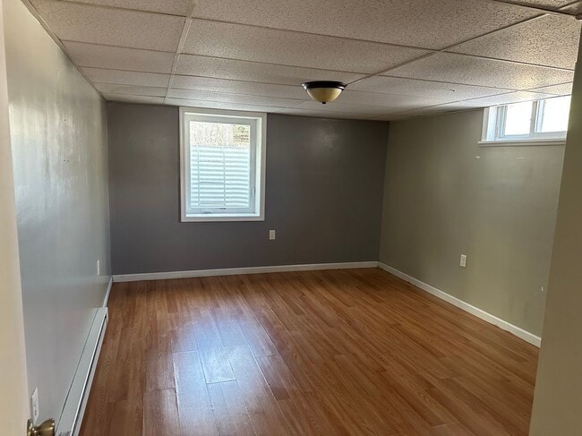 Building Photo - 120 Frank St