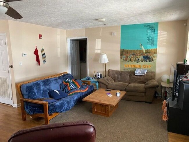 Building Photo - Renaissance II Condominiums: Available Fal...