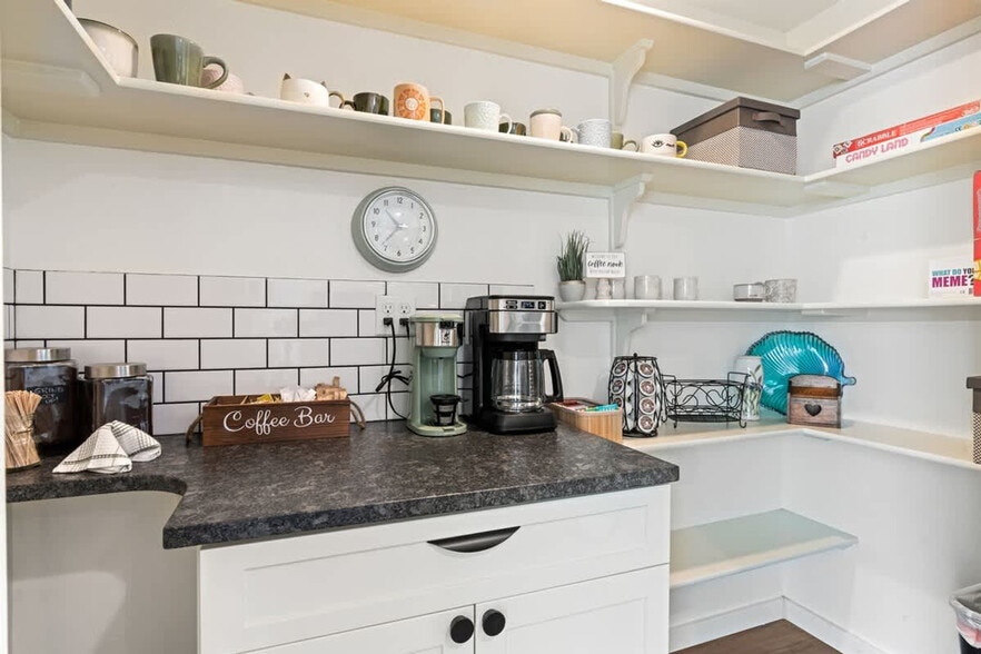 Building Photo - 3413 W Sunset Ave