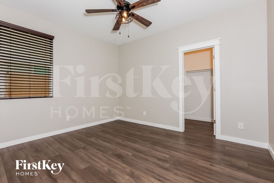 Building Photo - 732 Carlsbad Dr