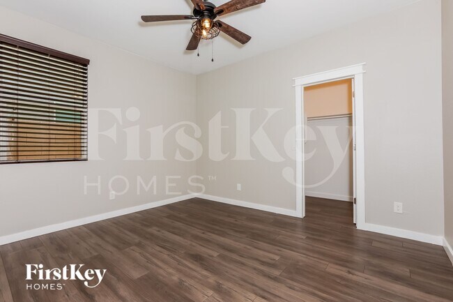 Building Photo - 732 Carlsbad Dr