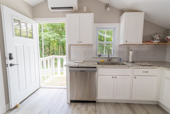 Building Photo - Spacious 4-Bedroom Home with In-Law Suite