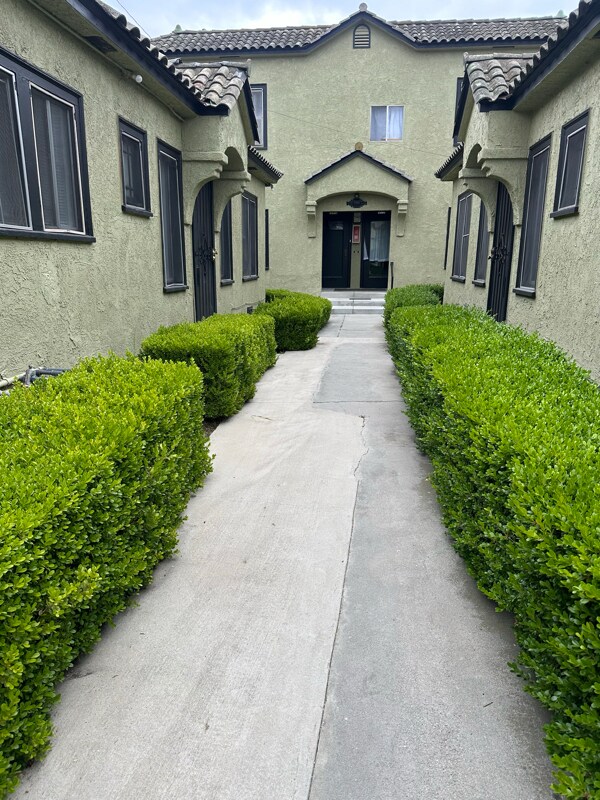 Building Photo - 2616 1/4 S Halldale Ave
