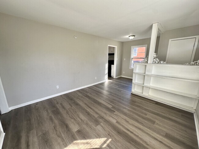 Building Photo - 3417 4th St W