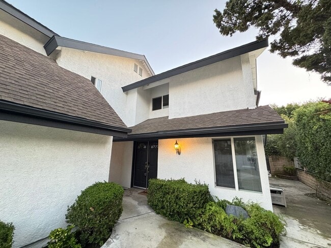 Building Photo - Stunning 5Bd/3.5Ba Home in Laguna Hills with a Pool and Elevator!