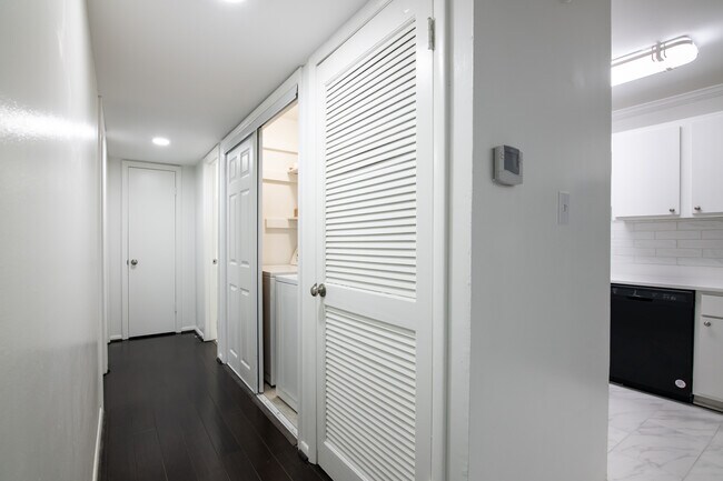 Building Photo - 1001 Woodland Vlg