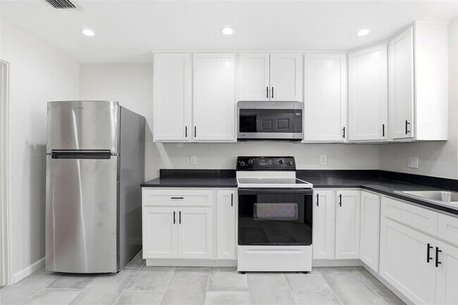 Building Photo - 1913 Baldwin Dr