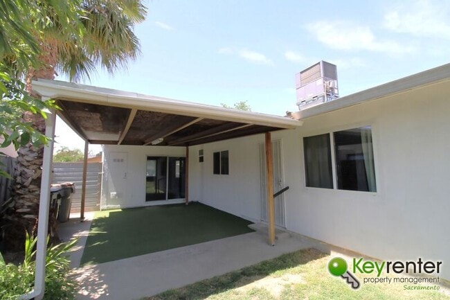 Building Photo - 419 Chaparral Way