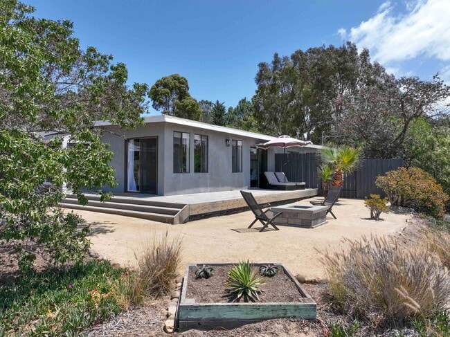 Building Photo - 3856 Via del Mar