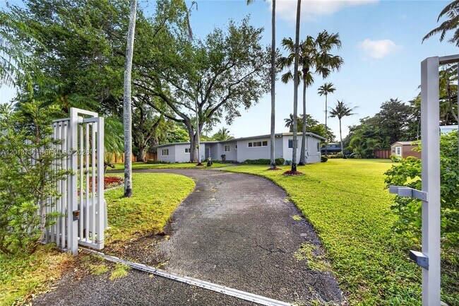 Building Photo - 11665 W Biscayne Canal Rd