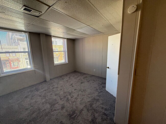 Building Photo - Studio in Golden Available Now!