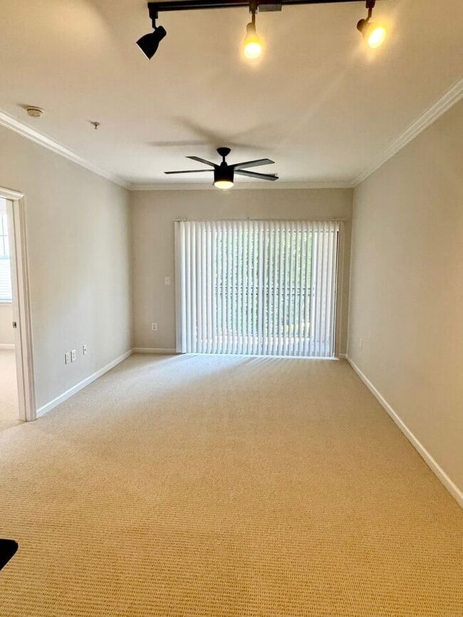 Building Photo - 12945 Centre Park Cir