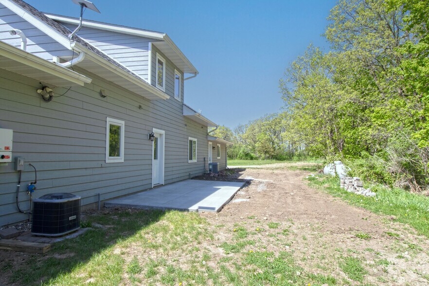 Building Photo - 13796 Hwy 55