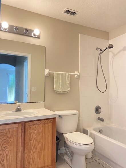 Building Photo - 1408 Holly Glen Run