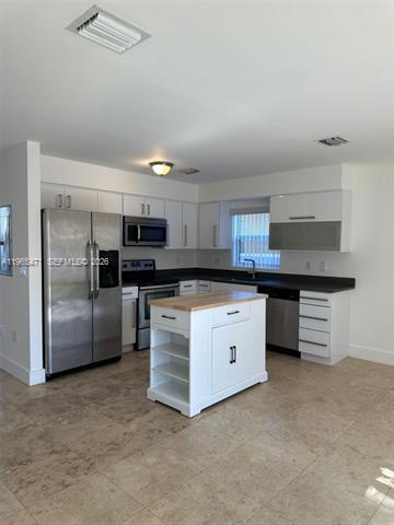 Building Photo - 2772 SW 31st Ct