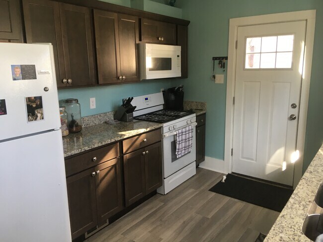 Building Photo - 231 Jones St