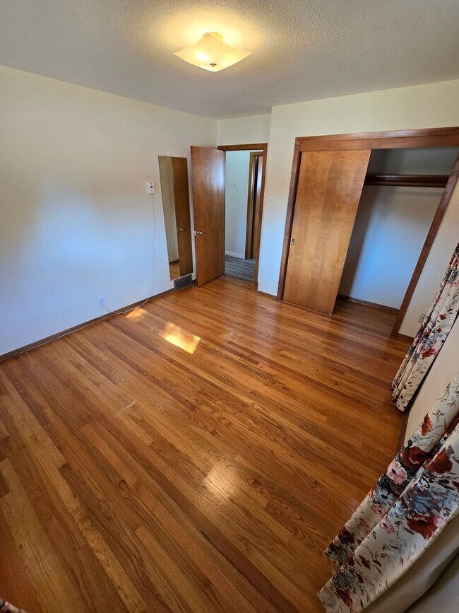 Building Photo - 1133 N Howard Ave