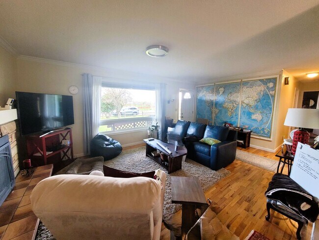 Building Photo - Spacious 3–4 Bedroom Rambler with Private Studio & Mount Baker Views