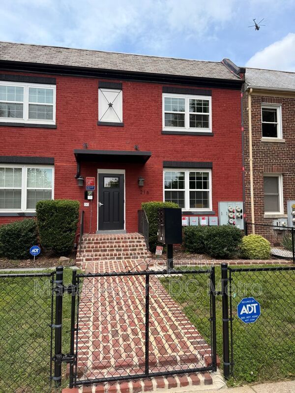 Building Photo - 216 21st St NE