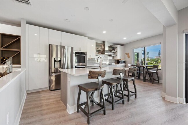 Building Photo - 12404 Capri Cir N