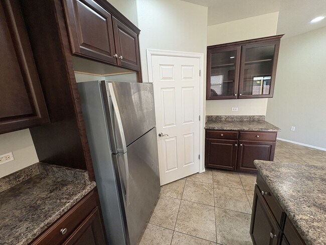 Building Photo - 2,500 sq ft 4 bedroom + Den home in Rancho Sahuarita