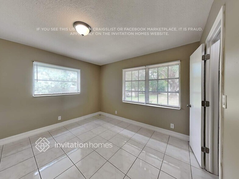 Building Photo - 341 SW 64th Ave