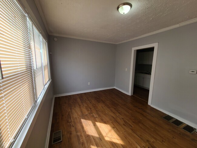 Building Photo - 143 W 35th St