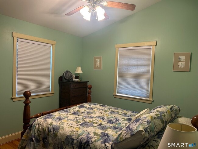 Building Photo - 332 Shore Dr