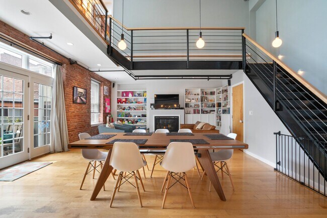 Building Photo - 8 Newcomb St