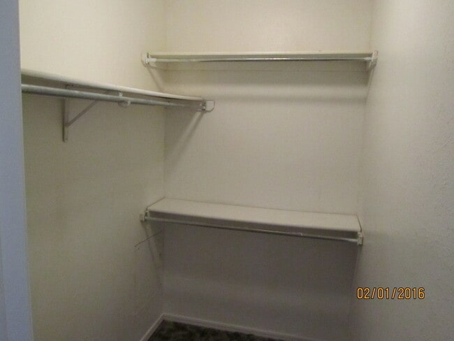 Building Photo - Very Nice 2-Bedroom Townhome near OKC Community College