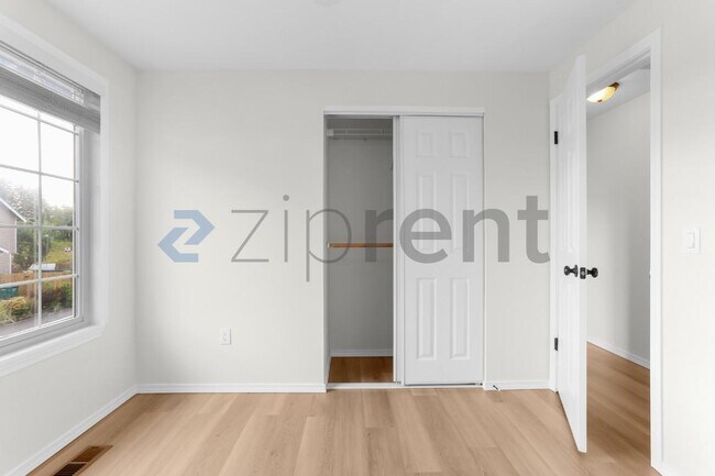 Building Photo - Unit