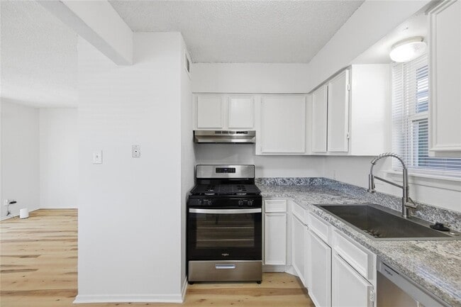 Building Photo - 2707 Windswept Cove