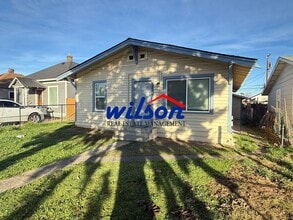 Building Photo - Updated Bungalow with 4 Bedrooms and 2 Full Bathrooms