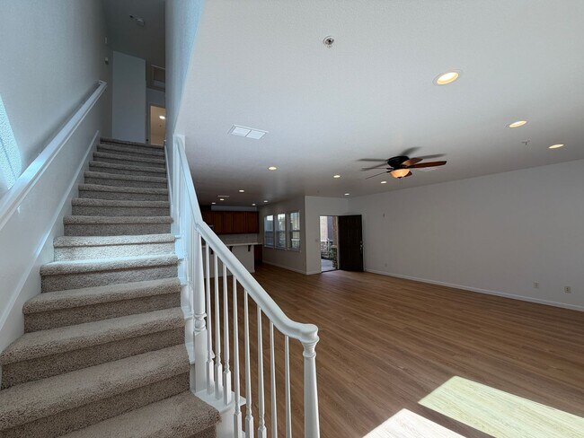 Building Photo - 3301 N Park Dr